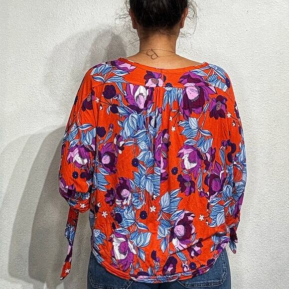 Free People Red Floral Twist Front Oversized Top Sz S - Picture 9 of 11